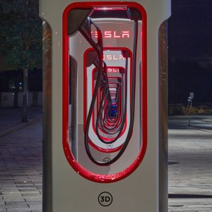 Tesla Ladestation...... Werner Schuffenhauer