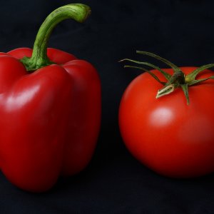 Paprika trifft Tomate......  	Ulrich Marzinkewits-Maar