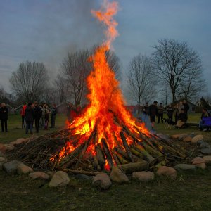 Osterfeuer...... Ulrich Marzinkewitz-Maar